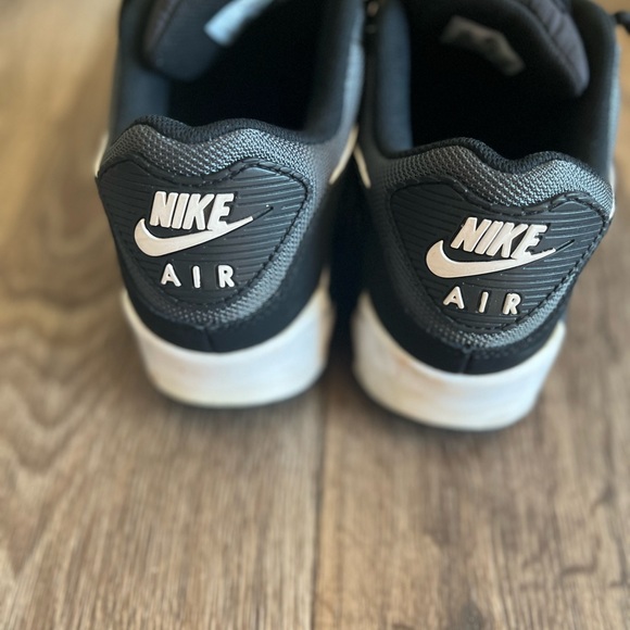 Nike Men's Black Air Max Shoes - Picture 2 of 5